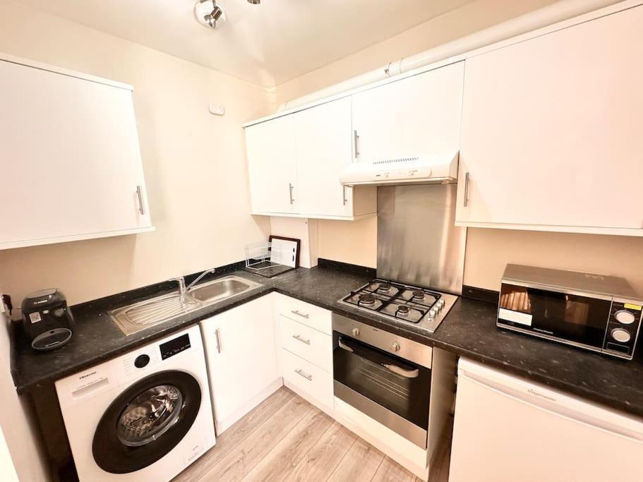 2 Bedroom Apartment In Se13 London Eksteriør bilde