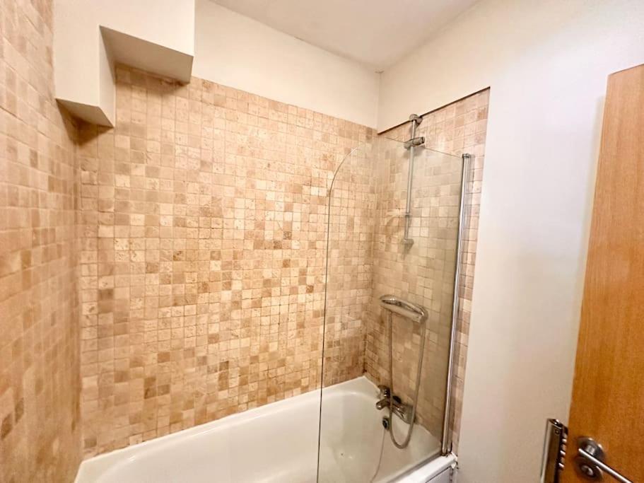 2 Bedroom Apartment In Se13 London Eksteriør bilde