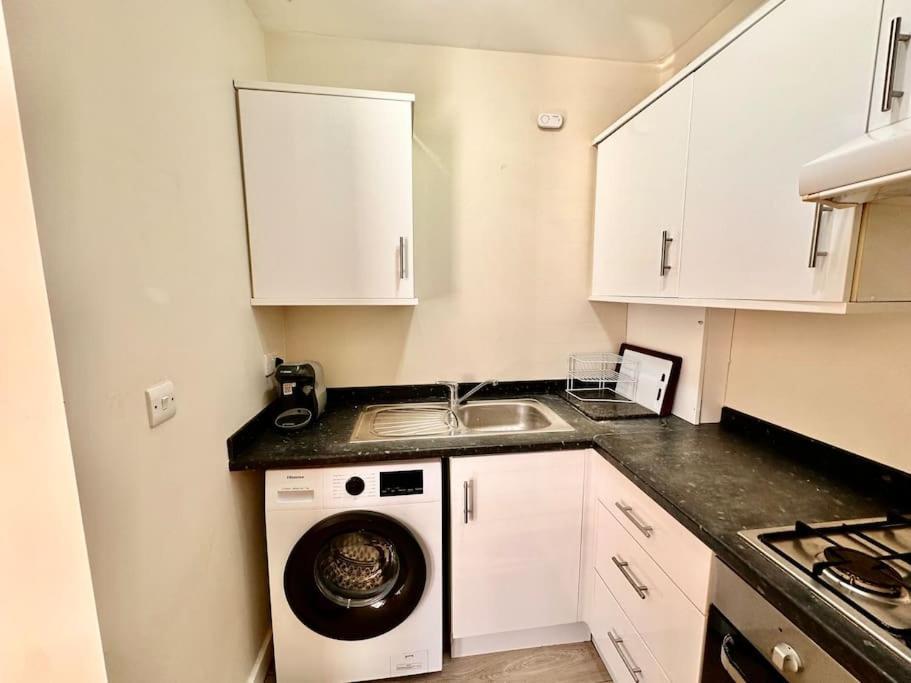 2 Bedroom Apartment In Se13 London Eksteriør bilde